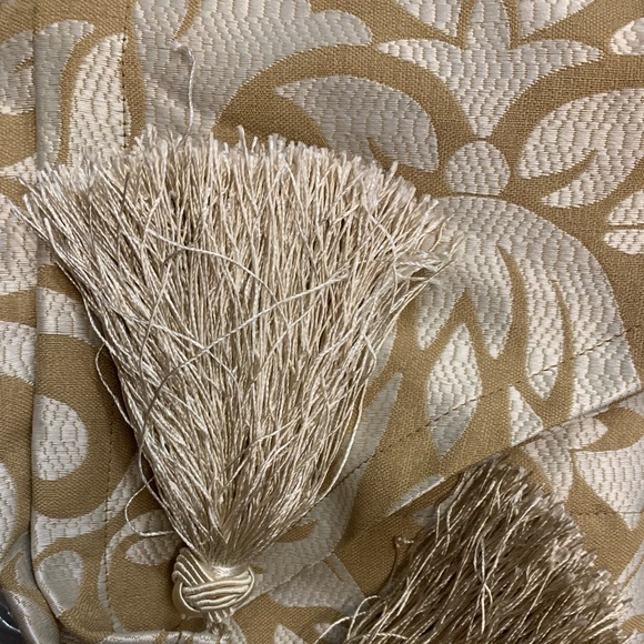 Window Valance - Picture 2 of 4